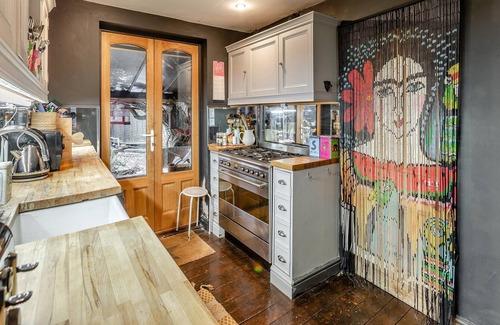 Cheltenham Cottage | 2 bedroom accommodation in Cheltenham