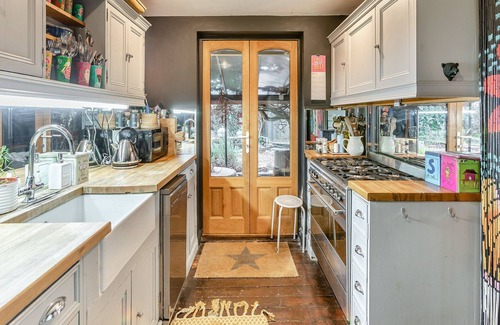 Cheltenham Cottage | 2 bedroom accommodation in Cheltenham