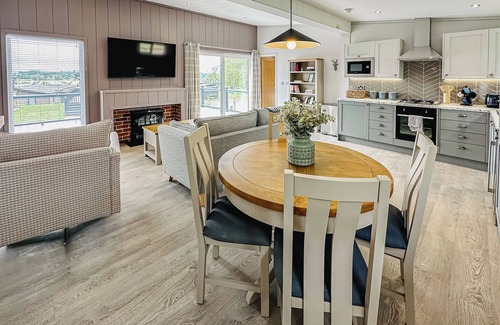 Bredons Hardwick Ski Chalet | 2 bedroom accommodation in Tewkesbury