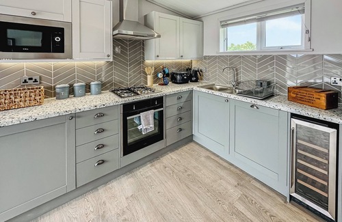 Bredons Hardwick Ski Chalet | 2 bedroom accommodation in Tewkesbury