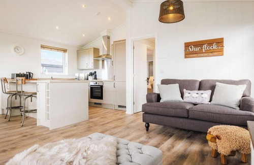 Kilgetty Ski Chalet | 2 bedroom accommodation in Kilgetty