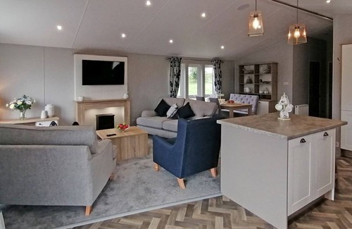 Pershore Cabin | 2 bedroom accommodation in Pershore, Nr Worcester