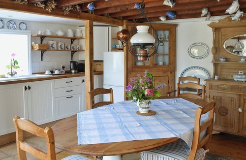 Yarmouth Cottage | 2 bedroom accommodation in Wellow, near Yarmouth