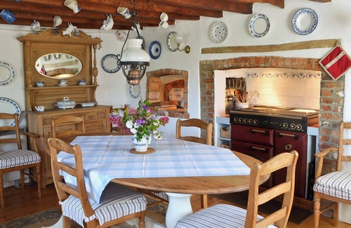 Yarmouth Cottage | 2 bedroom accommodation in Wellow, near Yarmouth