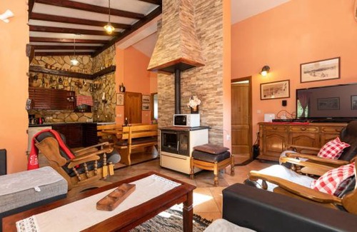 Kula Norinska House | 2 bedroom accommodation in Desne