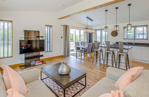 Newbury Ski Chalet | 2 bedroom accommodation in Newbury