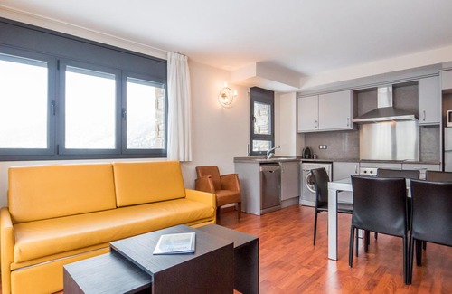 Bordes d'Envalira Apartment | 2 Bedroom Apart (3 adults + 2 children). Alt.1950 m. PER 2F