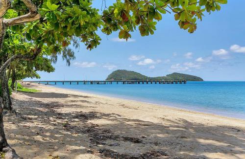 Palm Cove Apartment | 2 Bedroom Apartment Coral Coast Resort Palm Cove