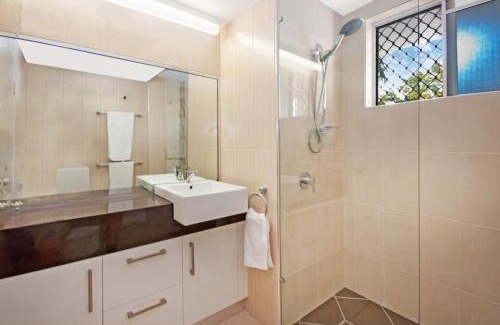 Palm Cove Apartment | 2 Bedroom Apartment Coral Coast Resort Palm Cove
