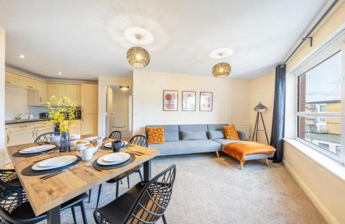 Hatfield Apartment | 2 Bedroom Apartment in Hatfield - Gated Free Parking - Amazing for Contractors - Private Bathrooms - Near University & Business Park - Big savings on Longer Stays