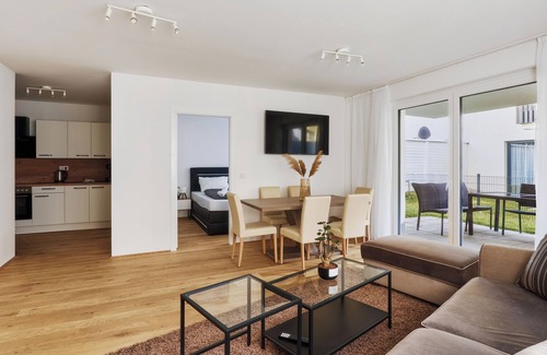 Hirschstetten Apartment | 2-bedroom apartment in marvelous Vienna with WiFi, garden and grill