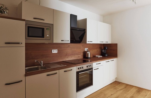Hirschstetten Apartment | 2-bedroom apartment in marvelous Vienna with WiFi, garden and grill