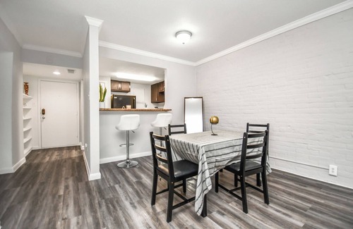 Greenway Plaza-Upper Kirby Apartment | 2 Bedroom Apartment in Central Houston