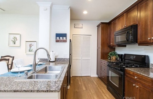 Airport Area Apartment | 2 Bedroom Apartment L-458838 by Houzlet