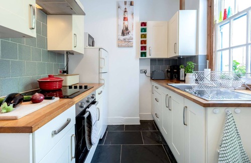 Mylor Churchtown Apartment | 2 bedroom apartment (max 4 people), fabulous sea views