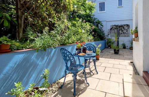 Mylor Churchtown Apartment | 2 bedroom apartment (max 4 people), fabulous sea views