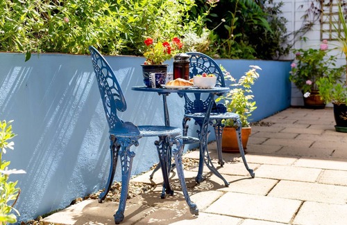 Mylor Churchtown Apartment | 2 bedroom apartment (max 4 people), fabulous sea views