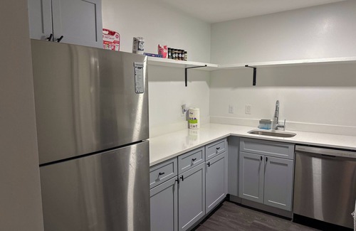 Downtown Baltimore Apartment | 2-bedroom apartmt in awesome Baltimore with easy access to restaurants and sites