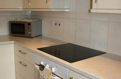 Redcliffe Apartment | 2 Bedroom Apt. in Kensington & Chelsea, London Zone 1, Clean, Comfortable & Easy