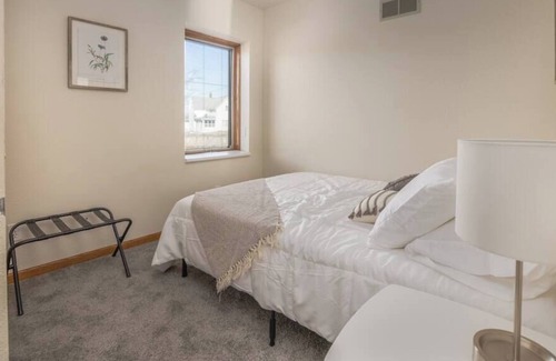 Des Moines Apartment | 2 Bedroom Apt with Free Parking in Downtown DSM