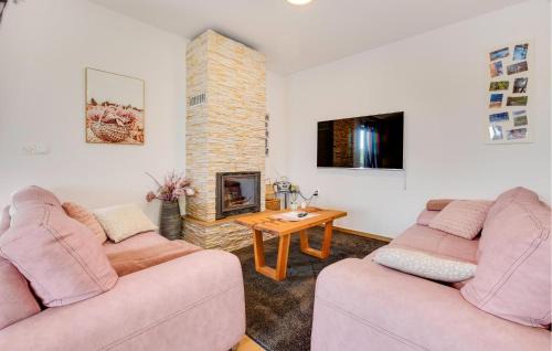 Duga Resa House | 2 Bedroom Awesome Home In Donji Zvecaj