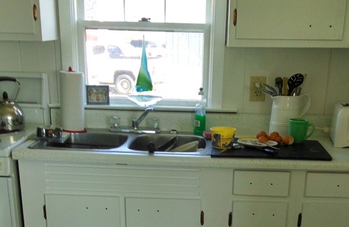 Snug Harbor Cottage | 2 BEDROOM BEACH COTTAGE EAST MATUNUCK BEACH RI SLEEPS 6