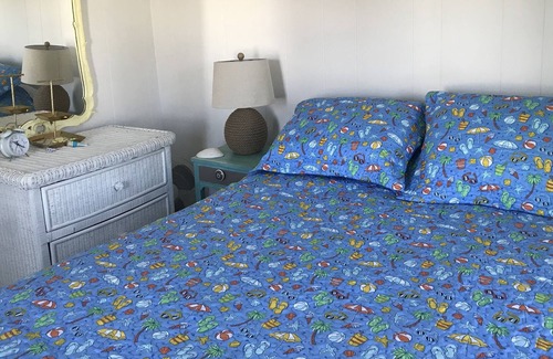 Snug Harbor Cottage | 2 BEDROOM BEACH COTTAGE EAST MATUNUCK BEACH RI SLEEPS 6
