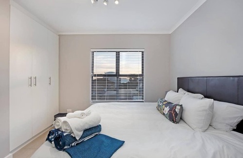 Bloubergstrand House | 2-Bedroom Beachfront Condo