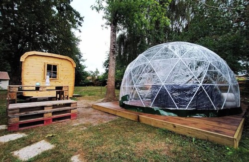 Pruniers-en-Sologne Ski Chalet | 2 Bedroom Chalet in Pruniers-en-Sologne