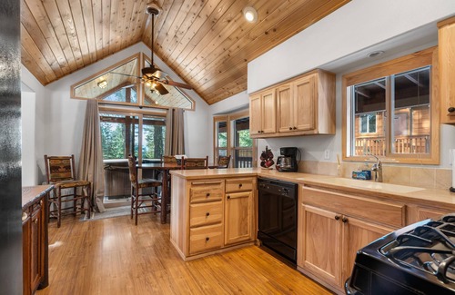 Historic Downtown District Cabin | 2 bedroom cabin plus loft, huge deck, lodge-style furnishings.