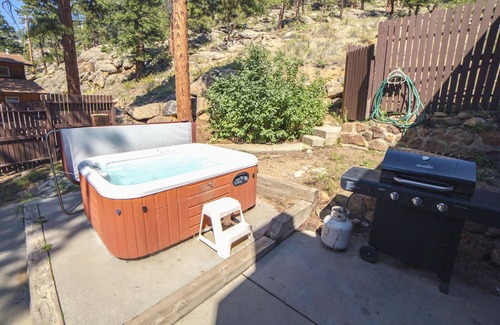 Estes Park Ski Chalet | 2 bedroom Chalet with Private enclosed Patio featuring a personal hot tub