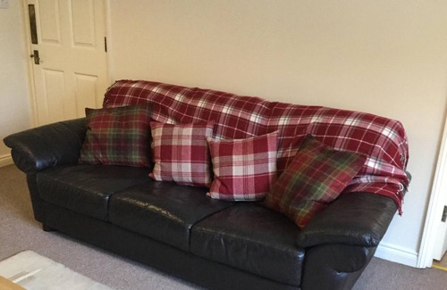 Tradeston Apartment | 2 Bedroom city modern apartment with parking and internet