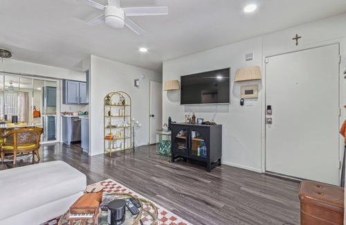 Camelback East Condo | 2-bedroom condo in lovely Phoenix. Centrally located, with A/C and a pool