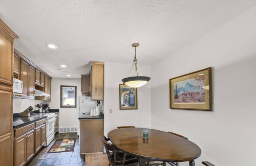 Dillon Condo | 2 bedroom Condo overlooking Lake Dillon CC43