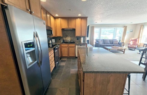 Rockaway Beach Apartment | 2 Bedroom Condo in the Heart of Rockaway Beach