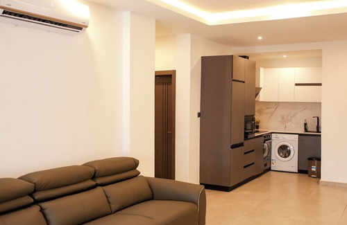 Labadi Apartment | 2-bedroom corporate apartment in brilliant Accra with AC, fitness room