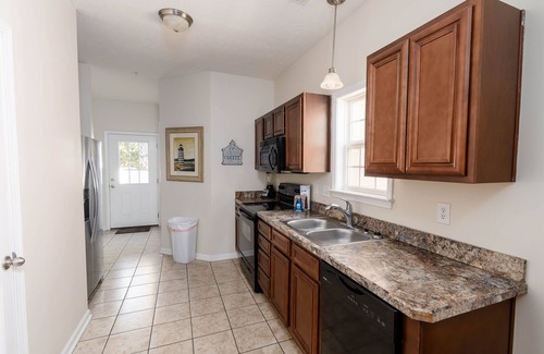 Myrtle Beach Cottage | 2-Bedroom Cottage, One Block to Beach! Free WIFI, Free Parking