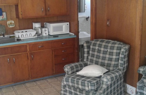 Hampton Cottage | 2 bedroom cottages ocean views from property