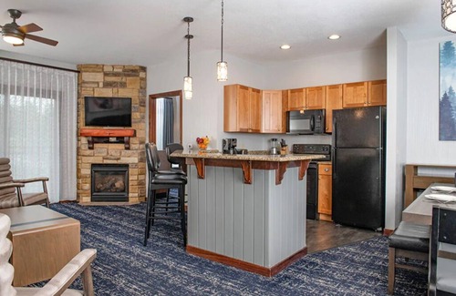 Lake Delton Condo | 2 Bedroom Deluxe at Wisconsin Dells, Glacier Canyon Lodge! Waterpark Incuded!