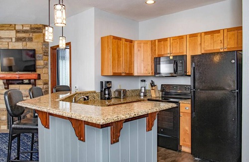 Lake Delton Condo | 2 Bedroom Deluxe at Wisconsin Dells, Glacier Canyon Lodge! Waterpark Incuded!