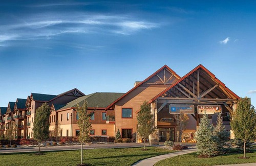 Lake Delton Condo | 2 Bedroom Deluxe at Wisconsin Dells, Glacier Canyon Lodge! Waterpark Incuded!