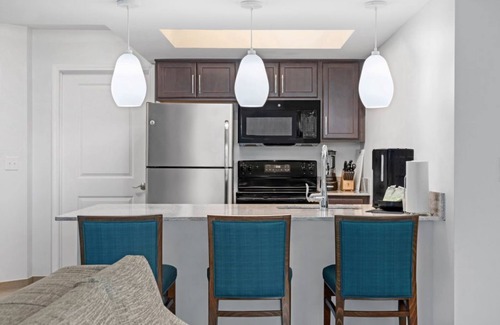 Williamsburg House | 2 Bedroom Deluxe suite in the heart of Myrtle Beach!