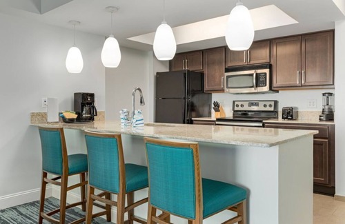 Williamsburg House | 2 Bedroom Deluxe suite in the heart of Myrtle Beach!