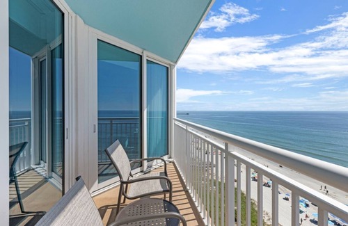 Williamsburg House | 2 Bedroom Deluxe suite in the heart of Myrtle Beach!