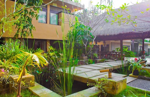 Pejeng Kawan House | 2 Bedroom Designer Suite in the Jungle