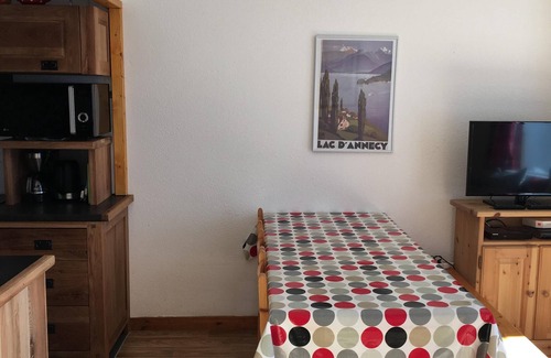 La Perriere Apartment | 2 Bedroom Duplex Apartment With South Facing Balcony, Ski In/Out. Free Wifi.