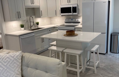 Sanibel House | 2 Bedroom Duplex - Close to Causeway/Walk to Nerita Beach!