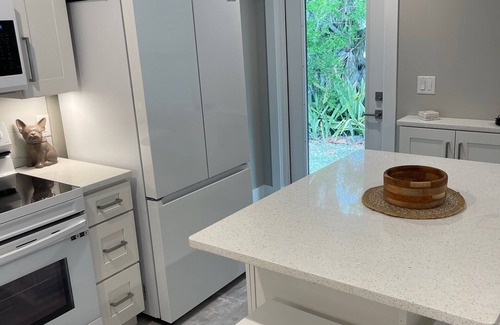 Sanibel House | 2 Bedroom Duplex - Close to Causeway/Walk to Nerita Beach!
