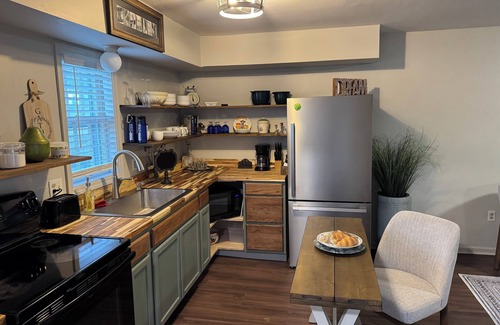 Lexington Other | 2-bedroom farmhouse, Lexington located on Marimac Farm. Horse stalls available.