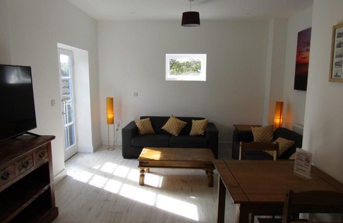 Rottingdean Apartment | 2 Bedroom Flat, spacious with free parking, Rottingdean